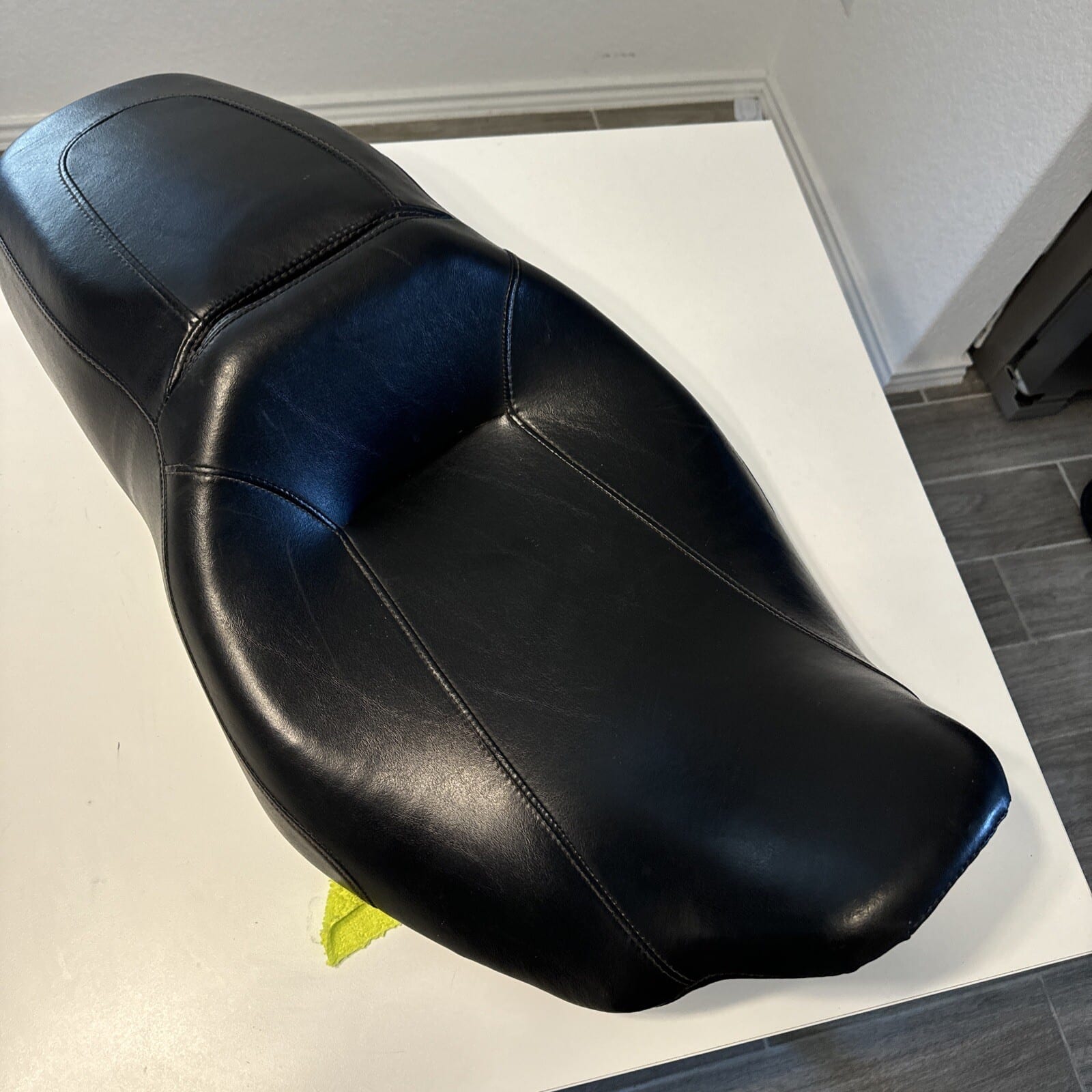 GENUINE OEM HARLEY DAVIDSON Seat P52000142 Street/Road Glide Special HD