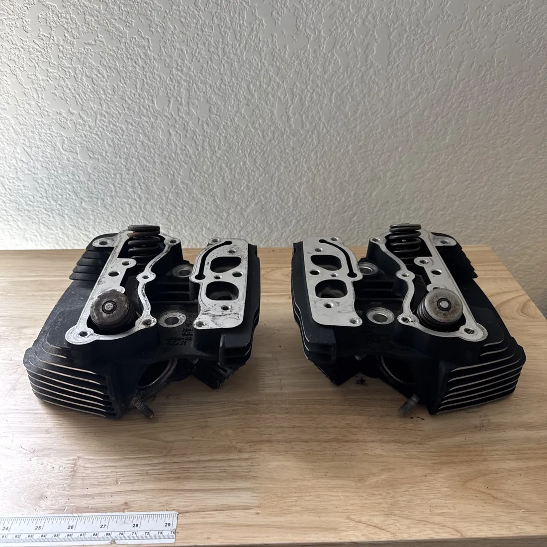 Harley-Davidson OEM 1999 Cylinder Heads 16723-99 Front, 16725-99 Rear 88”
